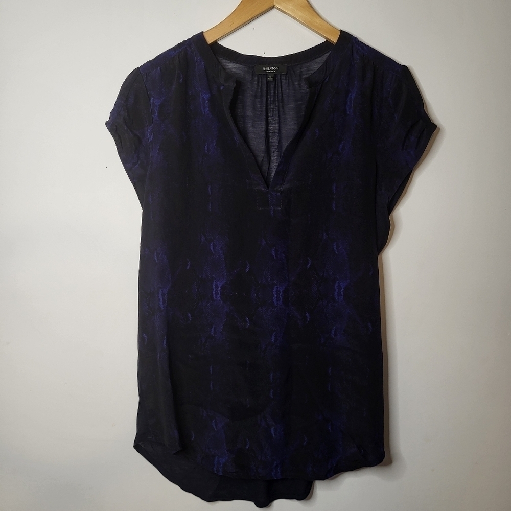 Babaton Silk Pullover Animal Print V-Neck Sheer Cap Sleeve Top Blue Size Medium